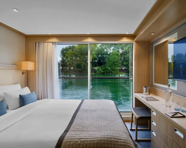 Viking Sjofn - Veranda Suite B C 5.jpg